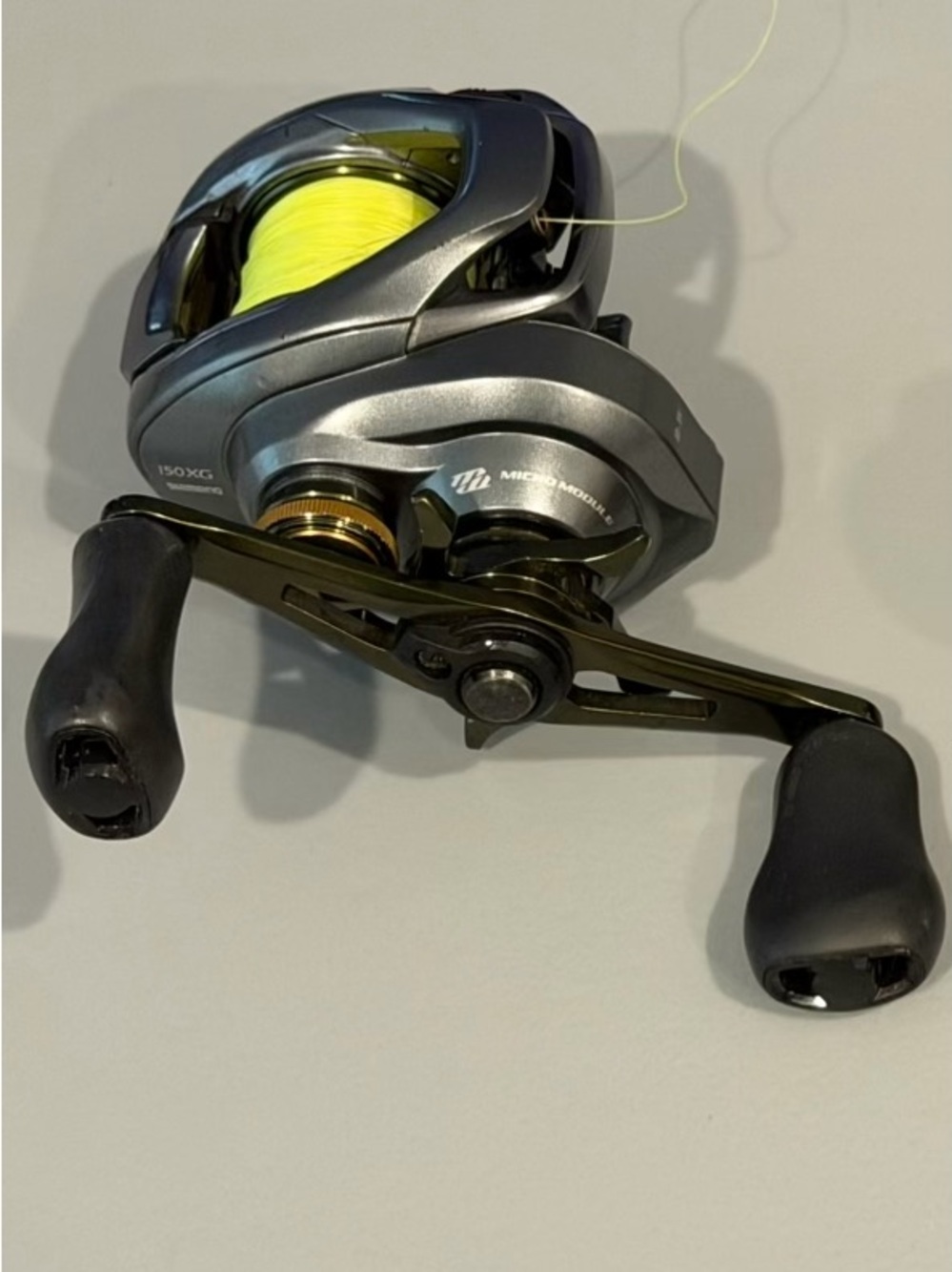 Shimano Curado DC Baitcasting Reel in Silver and Black - Right Handed - Picture 4 of 4
